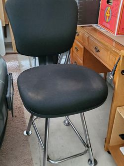 3 Cushioned Rotating With Wheels Office Chairs