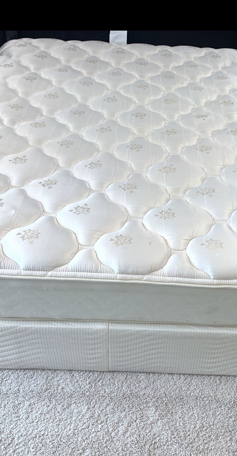 Nice 🌟❤️QUEEN 🌟❤️MATTRESS 🌟❤️AND BOX SPRING