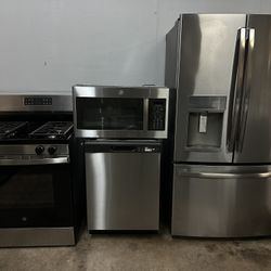 BEAUTIFUL GE  STAINLESS STEEL KITCHEN APPLIANCE SET LIKE NEW  