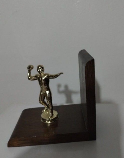 SPORTS TROPHY BOOKEND ON WOOD STAND 5.5"×4"