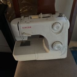 Singer Sewing Machine 
