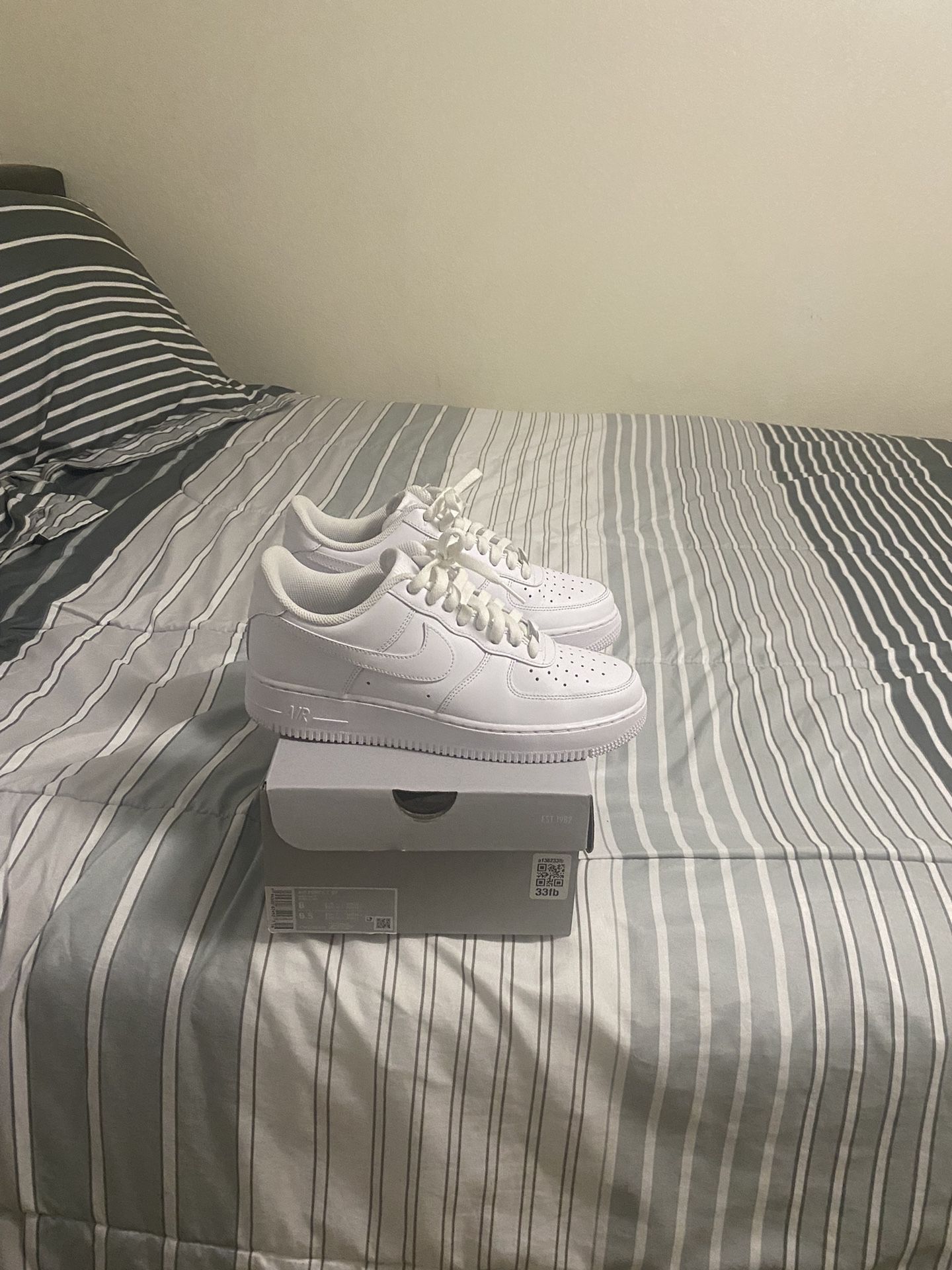 Nike Air Force 1s Size 8 (us)