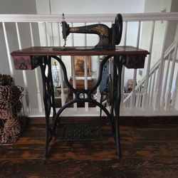 Antique Vintage Singer Sewing Machine