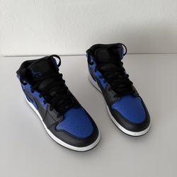 Nike Air Jordan 1 Mid 'Hyper Royal' sneakers (SIZE 6 Youth)