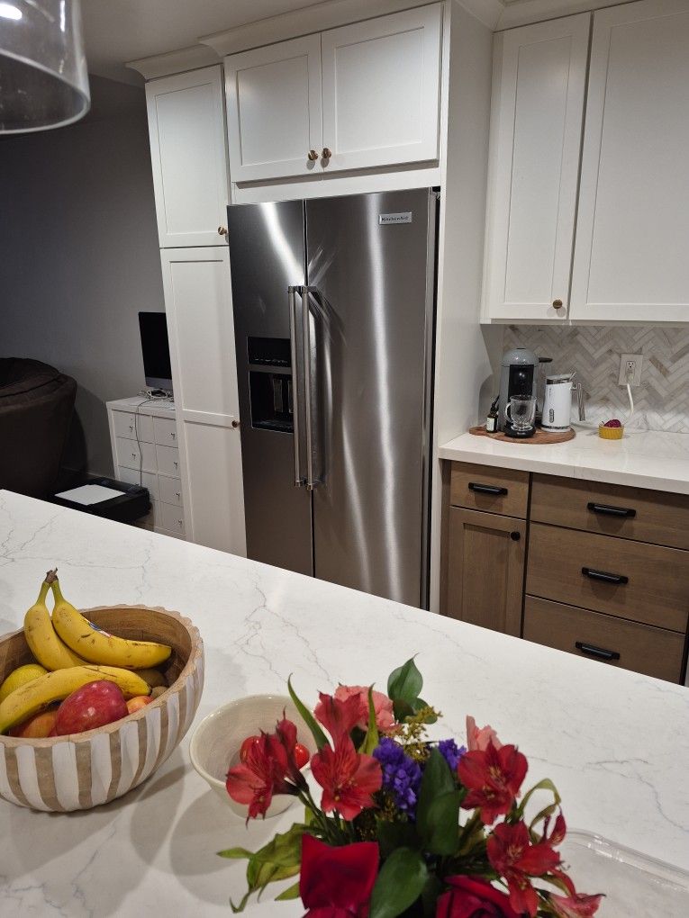 Kitchenaid Refrigerator.  KRSC703HPS00