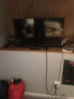 32 inch shark flat screen TV