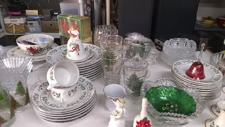 Christmas dinner table lot