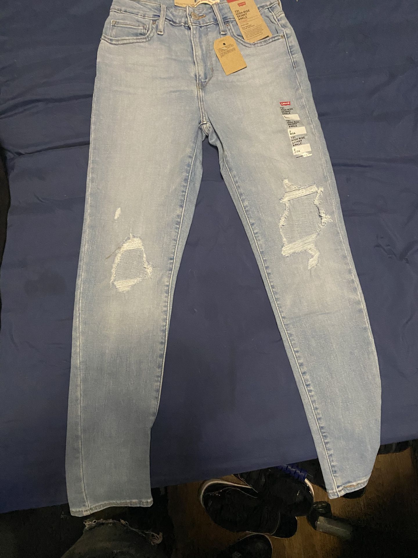 Women Levi’s Pants