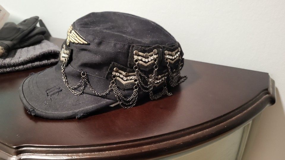 Military Style Cap.