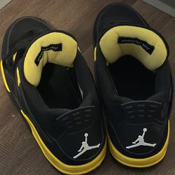 Air Jordan 4 “thunder”
