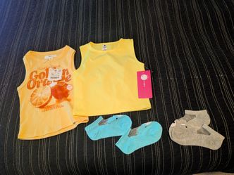 Girl Tops 7-6 years.okd + socks NWT