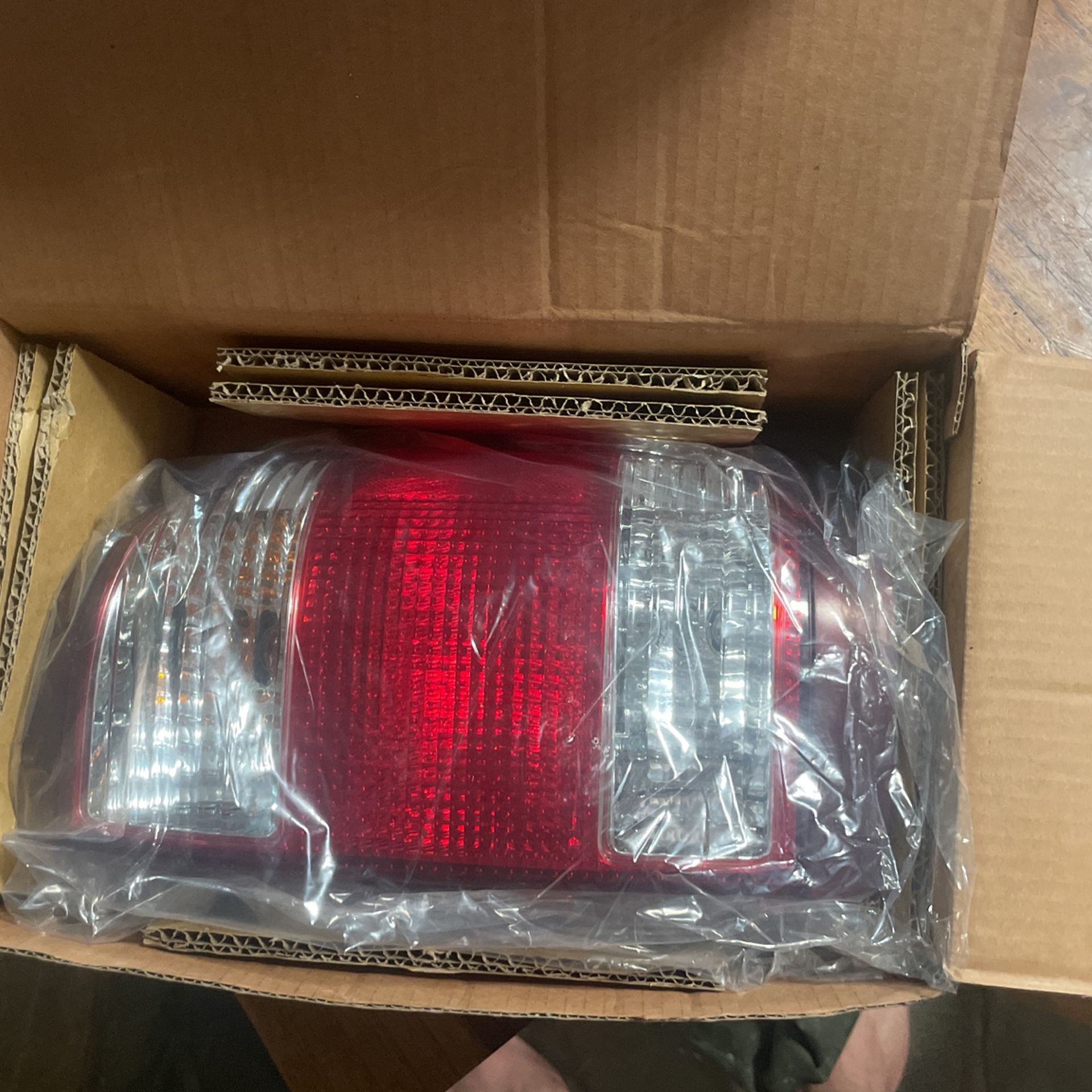 96-04 Nissan Pathfinder / Infinity QX4 Passenger Side Brake light 