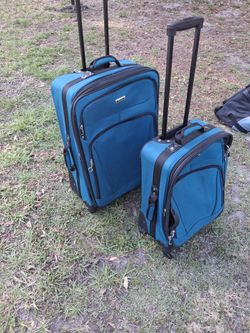 TWO PIECE PULL ALONG LUGGAGE SET