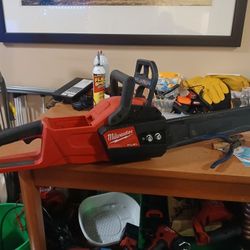Millwaukee Chain Saw 16 In