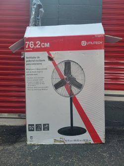 Utilitech 30in 3 Speeds Indoor Outdoor Oscillating Pedestal Fan 