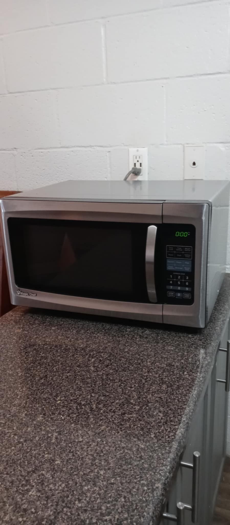 Large Magic Chef Microwave Pickup Between 1:00-5:30 Pm Cash Only Huge Moving Sale Read Description