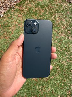 I p h o n e 15 128GB black unlocked