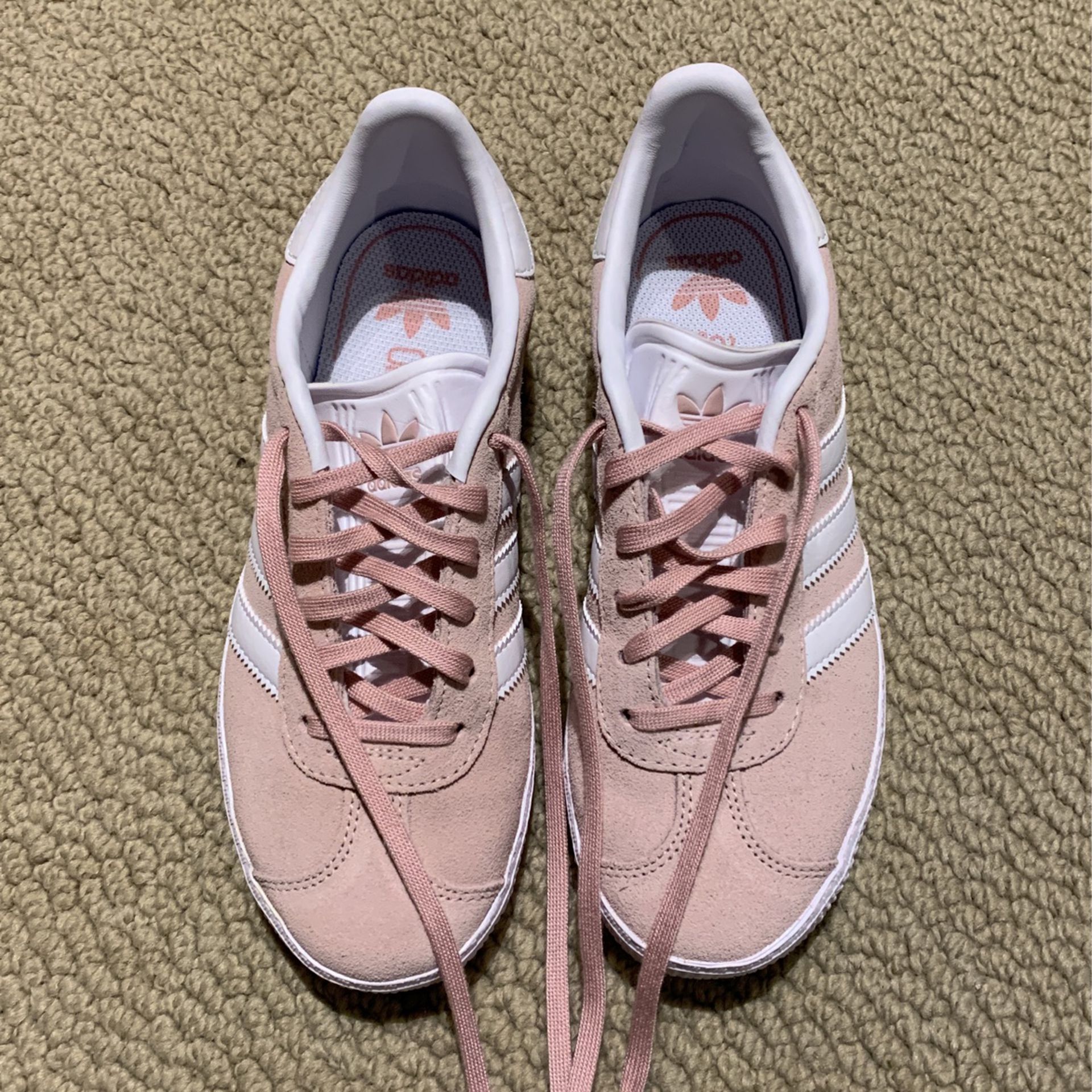 New Pink Suede Girls Adidas Gazelle Sneaker Size 2.5 
