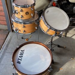 TAMA DRUM SET