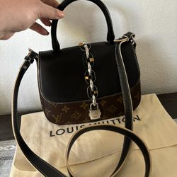 Louis Vuitton Handbag Crossbody Chain it PM With Dust Bag