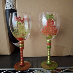 SET OF 7 wine glasses