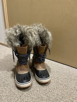Sorel Size 7 women’s Joan Of Arctic Boots