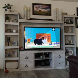 Entertainment center