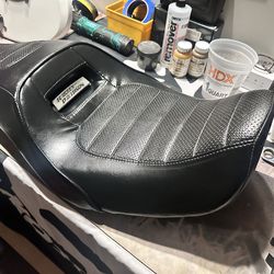 2014 - 2017 HARLEY DAVIDSON DYNA LOWRIDER FXDL OEM TWO UP SEAT P(contact info removed)6
