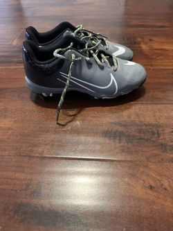 Kids cleats