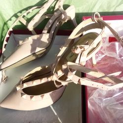 Valentino Garavani Rockstud Heels – Size 39 – Like New w/ Box