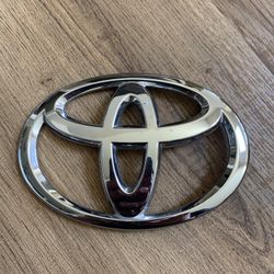 Toyota Truck Emblem Chrome