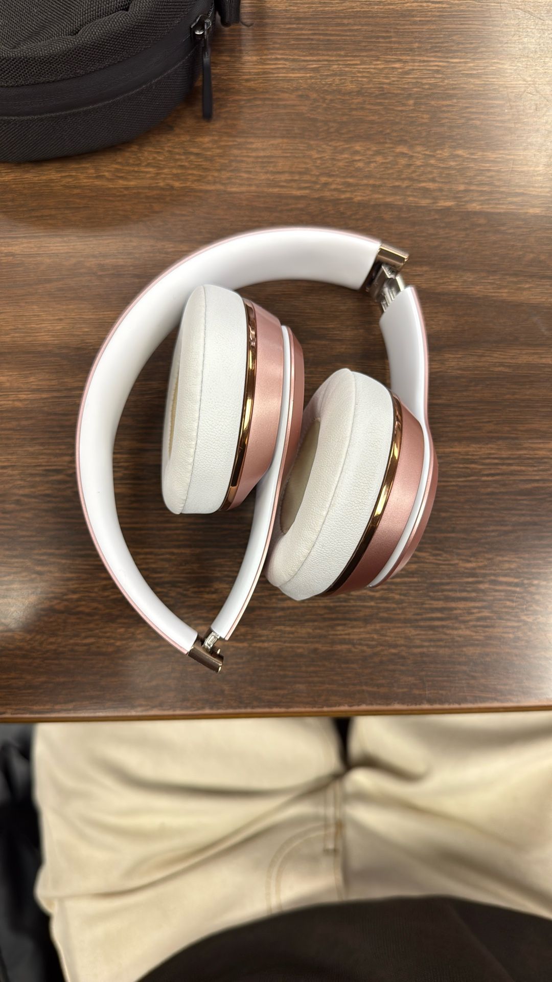Beats Solo Rose Gold (Negotiable)