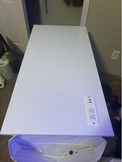 Plug in desk