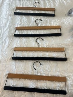 WOOD PANS HANGERS