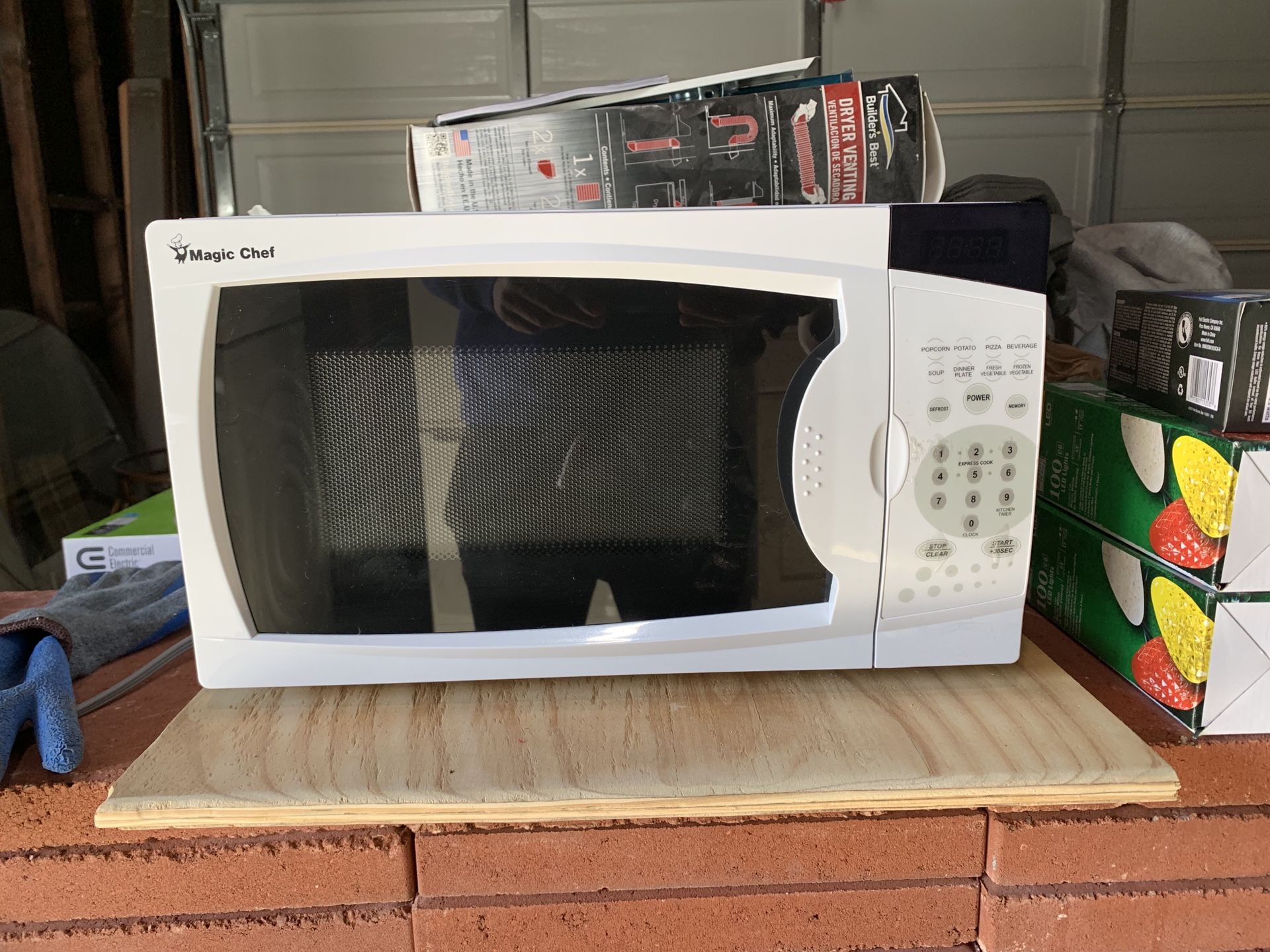 Magic Chef Microwave 9/10