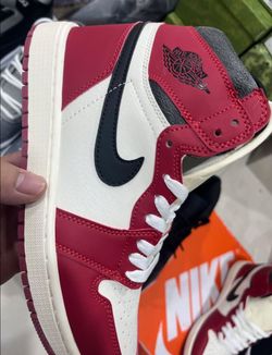 Jordan 1 Retro High OG Chicago Lost and Found . Size 10.5