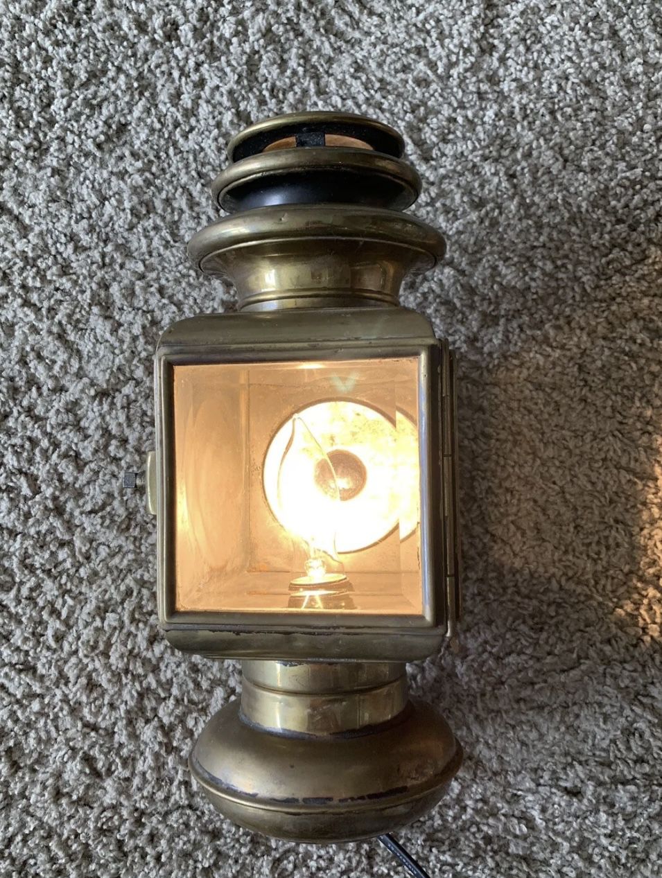 Antique 1909 Vintage SOLAR No 933 Carriage / Auto / Brass Side Lamp (lighted).