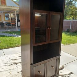 Traditional-Style Hutch curio Cabinet