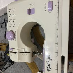 Small Sewing Machine 