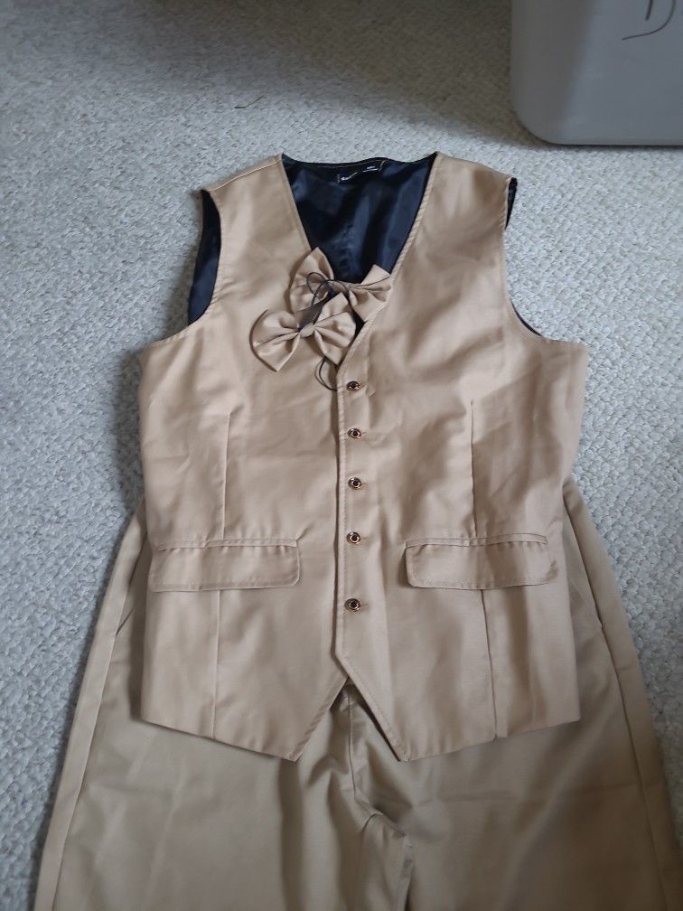 Young Men 3 Pcs Suit Set For Wedding, Party, Birthday, Or Normal Evenst Solid Color Size M Pants, Vest and bow$40 Each