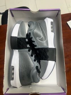 Nike LeBron Witness VIII