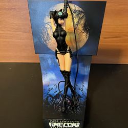 DC Catwoman Cosplay Statue