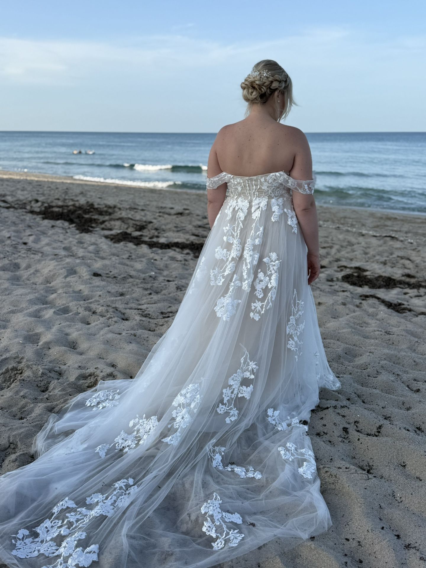 Brand New, Never Worn Wedding Dress