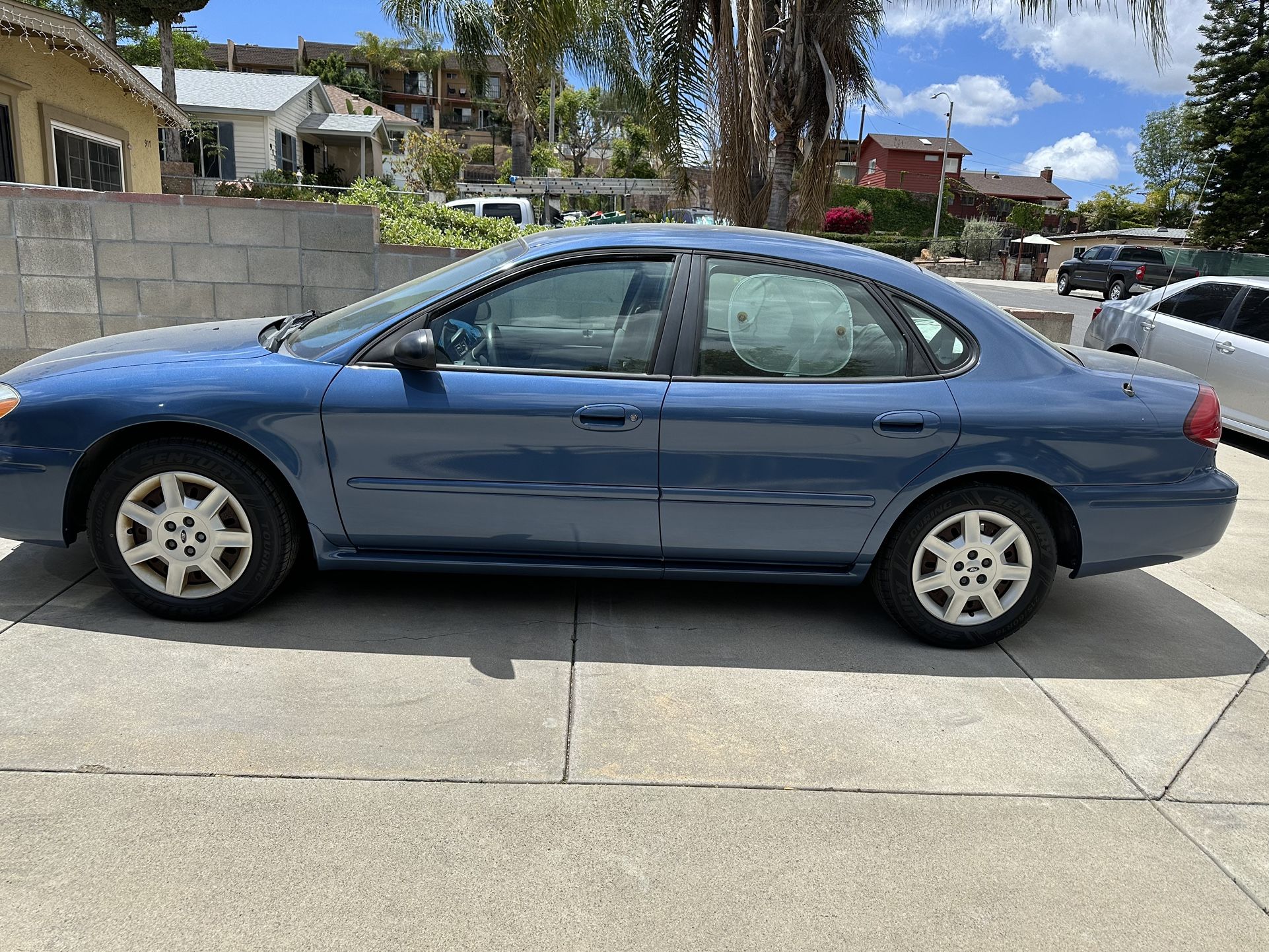 2004 Ford Taurus