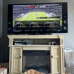 TV, FIRE PLACE AND LEATHER COUCHES