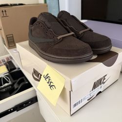 Travis Scott Velvets  SIZE 8