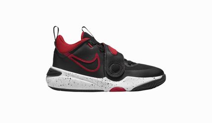 NIKE Team Hustle d 11 (GS). Size 4