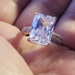 Gorgeous Radiant cut Wedding Engagement Promises Ring size 6