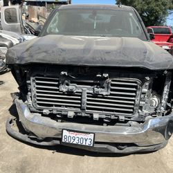 2018 Chevrolet Silverado 1500 4x2. 5.3L. (Only parts———Solo partes)