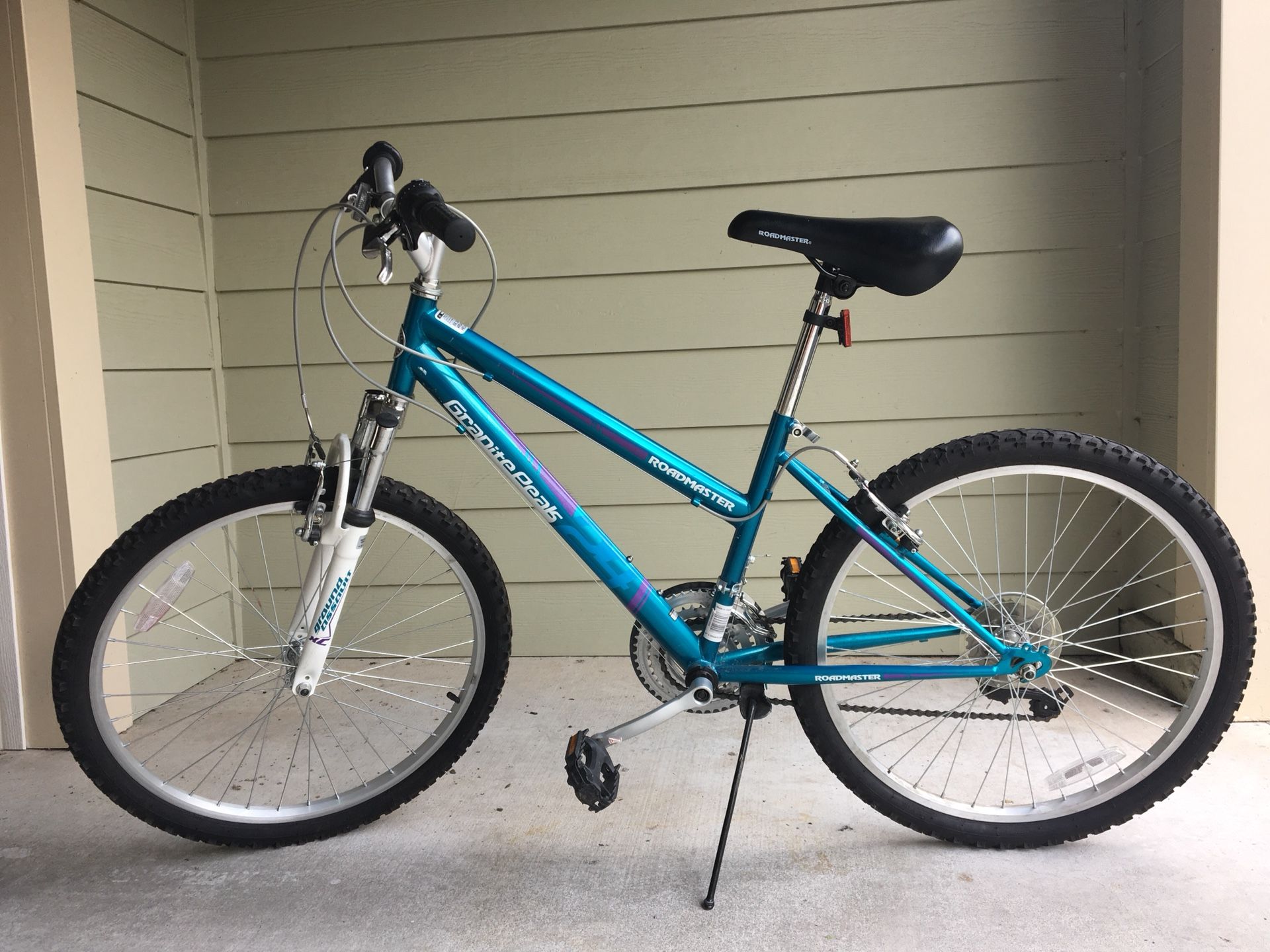 24" Roadmaster Granite Peak Girls Mountain Bike